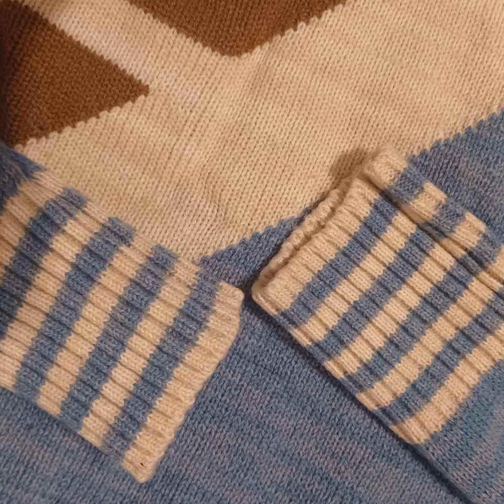 Vintage Blue and White Geometric Men's Sweater